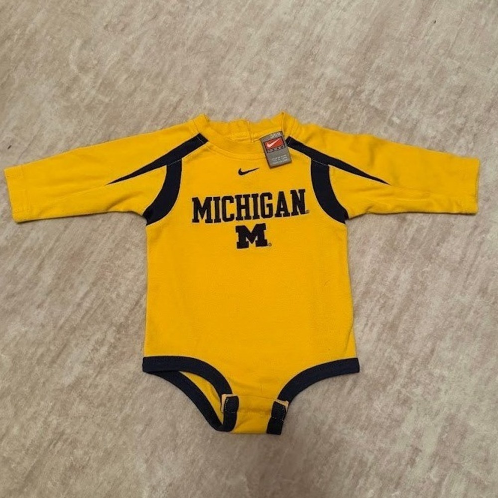 Nike Team Michigan Wolverines Long Sleeve Bodysuit Yellow Navy Blue Infant 3-6M